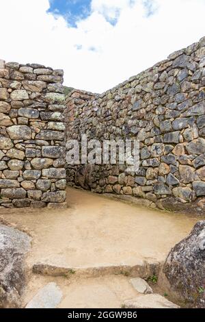 Resti archeologici di Machu Picchu situato nelle montagne di Cusco. Perù Foto Stock