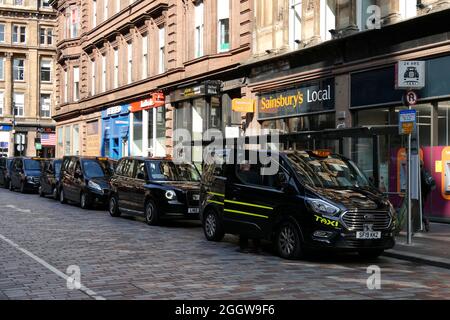 Taxi fuori dalla stazione centrale di Glasgow, Gordon Street, Glasgow City Centre, Scozia, Regno Unito Foto Stock