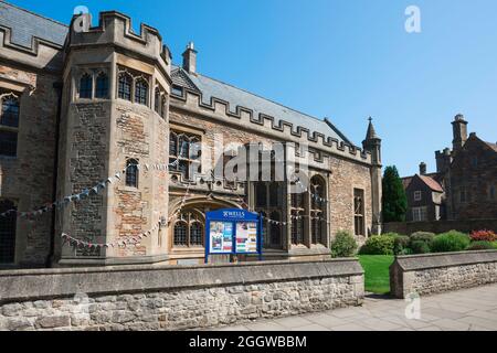 Wells Cathedral Music School, vista dell'edificio medievale del XV secolo, ora utilizzato come Cathedral Music School nella città di Wells, Inghilterra, Regno Unito Foto Stock