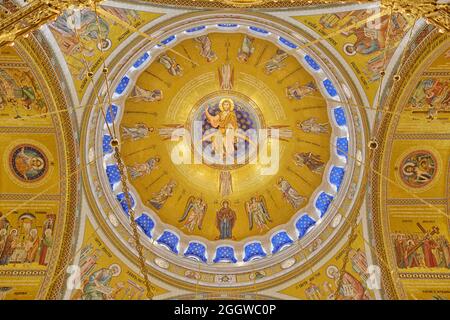 Soffitto a cupola della Chiesa di Santa Sava raffigurante l'Ascensione di Gesù Cristo. Belgrado, Serbia Foto Stock