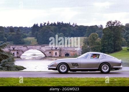 1967 Ferrari 275 GTB/4 a Salon Prive 2021 a Blenheim Palace Woodstock Oxfordshire Regno Unito 1 e 2 settembre 2021 Foto Stock