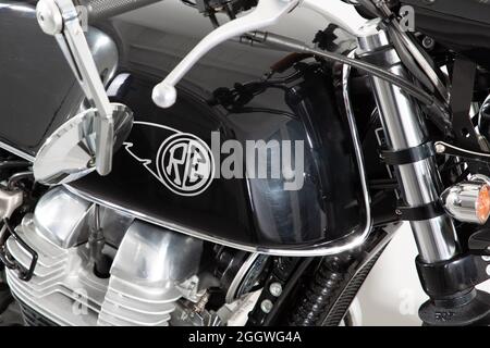 Bordeaux , Aquitaine Francia - 12 25 2020 : Royal Enfield gt Continental Interceptor 650 moto twin text sign logo brand on black fuel Tank bike Foto Stock