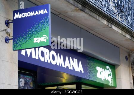 Bordeaux , Aquitaine Francia - 12 25 2020 : negozio di logo Micromania Zing e segno di testo della più grande catena di rivenditori di videogiochi in Francia Foto Stock