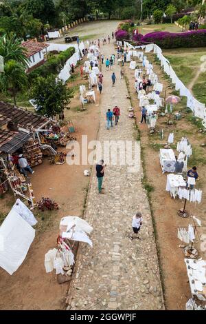 MANACA IZNAGA, CUBA - 9 FEBBRAIO 2016: Bancarelle di souvenir nel villaggio di Iznaga, nella Valle de los Ingenios, vicino a Trinidad, Cuba Foto Stock