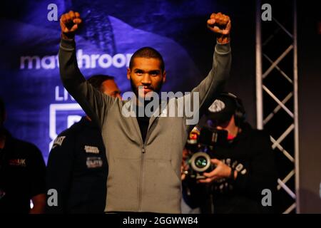 Leeds, Regno Unito. 03 Settembre 2021. New Dock Hall, Armouries Drive, Leeds, West Yorkshire, 3 settembre 2021 Connor Benn si pone durante il pesato per la prossima battaglia allo stadio Emerald Headingley di Leeds. Credit: Touchlinepics/Alamy Live News Foto Stock