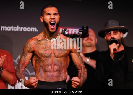 Leeds, Regno Unito. 03 Settembre 2021. New Dock Hall, Armouries Drive, Leeds, West Yorkshire, 3 settembre 2021 Conor Benn durante il pesato per la prossima battaglia allo stadio Emerald Headingley di Leeds. Credit: Touchlinepics/Alamy Live News Foto Stock