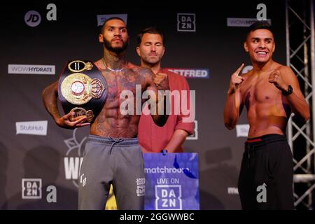 Leeds, Regno Unito. 03 Settembre 2021. New Dock Hall, Armouries Drive, Leeds, West Yorkshire, 3 settembre 2021 Conor Benn e Adrian Granados si affrontano durante il pesato per la prossima battaglia allo stadio Emerald Headingley di Leeds. Credit: Touchlinepics/Alamy Live News Foto Stock