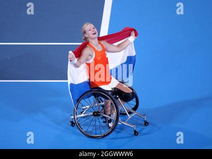 Diede de Groot di Netherland celebra la vittoria contro Yui Kamiji (non raffigurato) in una partita di medaglia d'oro femminile al Ariake Tennis Parkdurante il giorno dieci dei Giochi Paralimpici di Tokyo 2020 in Giappone. Data foto: Venerdì 3 settembre 2021. Foto Stock