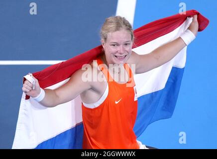 Diede de Groot di Netherland celebra la vittoria contro Yui Kamiji (non raffigurato) in una partita di medaglia d'oro femminile al Ariake Tennis Parkdurante il giorno dieci dei Giochi Paralimpici di Tokyo 2020 in Giappone. Data foto: Venerdì 3 settembre 2021. Foto Stock