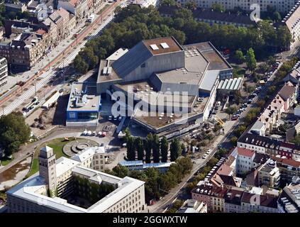 Karlsruhe, Germania. 01 Settembre 2021. Vista aerea (presa da un aereo) Badisches Staatstheater. Credit: Uli Deck/dpa/Alamy Live News Foto Stock