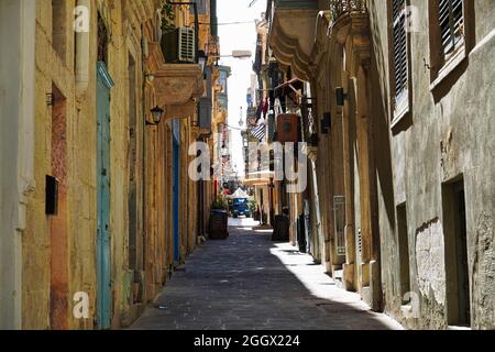 Piccoli vicoli e strade belle nella ex capitale Mdina, Malta, Europa Foto Stock