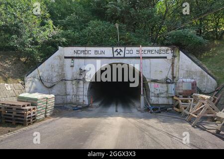 Tunnel come ingresso ad una miniera di sale, oggi un'attrazione turistica Foto Stock