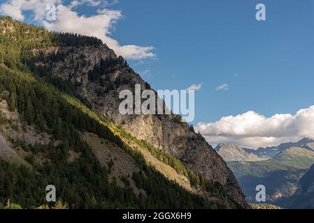 Courmayeur. È un comune italiano di 2 727 abitanti nell'alta Valdigne, in Valle d'Aosta: Una rinomata località turistica invernale ed estiva nell'Alp Foto Stock