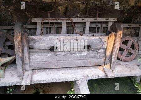 Esempio di scorte di villaggi conservati in Heptonstall, West Yorkshire, usato come punizione in Inghilterra dal 1351 fino ad abrogato nel 1863 Foto Stock