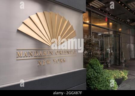 Entrata dell'hotel Mandarin Oriental a Manhattan NYC Foto Stock