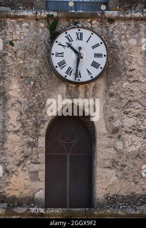 La Cattedrale di San Pietro Apostolo è il più importante edificio cattolico della città di Isernia, chiesa madre della diocesi di Isernia-Venafro Foto Stock