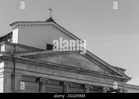 La Cattedrale di San Pietro Apostolo è il più importante edificio cattolico della città di Isernia, chiesa madre della diocesi di Isernia-Venafro Foto Stock