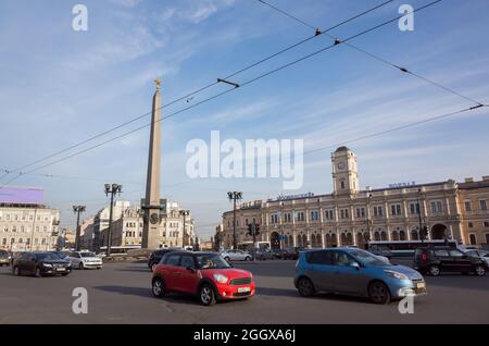 San Pietroburgo, Russia - 13 aprile 2016: Piazza Vosstaniya, vista sulla strada di San Pietroburgo Foto Stock