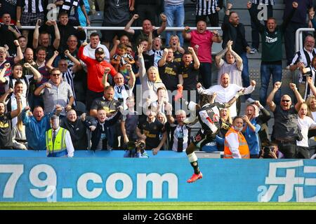 Allan Saint-Maximin di Newcastle festeggia dopo aver segnato un obiettivo per farlo 2-1 - Newcastle United contro Southampton, Premier League, St James' Park, Newcastle upon Tyne, UK - 28 agosto 2021 solo per uso editoriale - si applicano le restrizioni DataCo Foto Stock