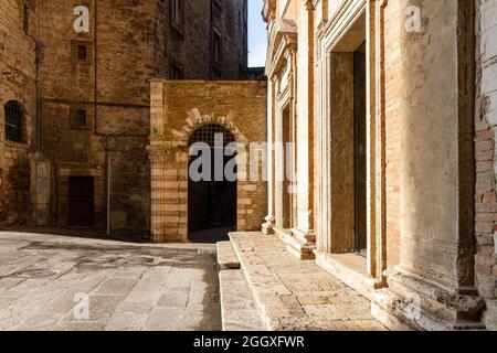 Perugia, Italia. 16 aprile 2019. Perugia, Italia, la città medievale Credit: Independent Photo Agency/Alamy Live News Foto Stock