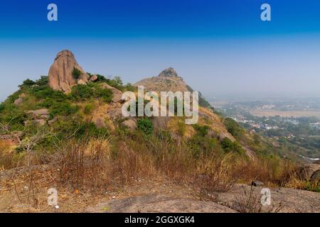 Kathurin è una collina che è un'attrazione turistica statale dell'India di 14.524 abitanti, situata nel distretto di Purulia, nello stato federato del Bengala Occidentale. Immagine della parte superiore. Foto Stock