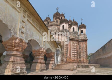 Tempio Lalji di Kalna, Bengala Occidentale, India - è uno dei più antichi templi di lord Krishna (un indù Gd) a Kalna con opere d'arte in terracotta sul tempio Foto Stock