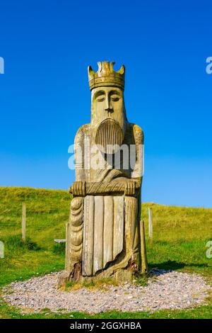 Grande scultura in legno di Lewis Chessman a Ardroil Beach, Uig Sands, Isola di Lewis, Ebridi esterne, Scozia, REGNO UNITO Foto Stock