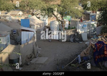 Taiz, Yemen- 04 Feb 2021 :un campo per gli sfollati dalla guerra in Yemen, Taiz Foto Stock