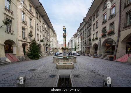 Fontana di Giustizia (Gerechtigkeitsbrunnen) - una delle fontane medievali del centro storico di Berna - Berna, Svizzera Foto Stock