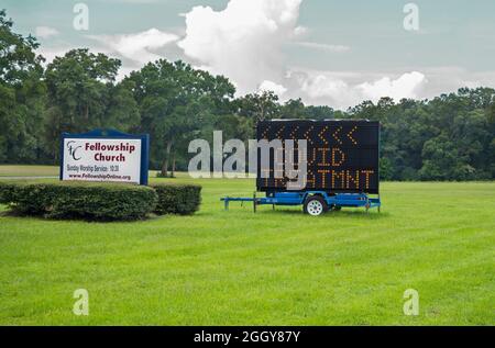 Il trattamento speciale del Covid è offerto dallo Stato della Florida in varie posizioni durante lo stato come qui in una chiesa locale in Alachua. Foto Stock