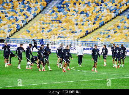 Kiev, Ucraina. 03 Settembre 2021. I giocatori francesi prendono parte a una sessione di allenamento in vista della Coppa del mondo FIFA Qatar 2022, partita di calcio di qualificazione di gruppo D tra Ucraina e Francia allo stadio Olimpiyskiy di Kiev. Credit: SOPA Images Limited/Alamy Live News Foto Stock