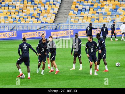 Kiev, Ucraina. 03 Settembre 2021. I giocatori francesi prendono parte a una sessione di allenamento in vista della Coppa del mondo FIFA Qatar 2022, partita di calcio di qualificazione di gruppo D tra Ucraina e Francia allo stadio Olimpiyskiy di Kiev. Credit: SOPA Images Limited/Alamy Live News Foto Stock