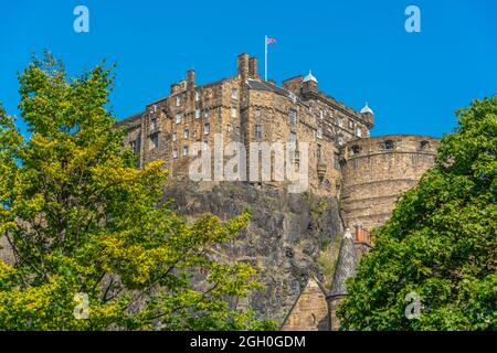 Vista del Castello di Edimburgo dal Grassmarket, Edimburgo, Lothian, Scozia, Regno Unito, Europa Foto Stock