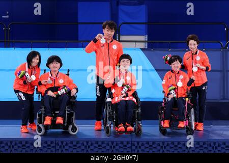 Tokyo, Giappone. 4 settembre 2021. Japan team group (JPN), 4 settembre 2021 - Boccia : cerimonia Medaglia BC3 a coppie miste durante i Giochi Paralimpici di Tokyo 2020 presso il Centro di ginnastica Ariake di Tokyo, Giappone. Credit: Naoki Nishimura/AFLO SPORT/Alamy Live News Foto Stock