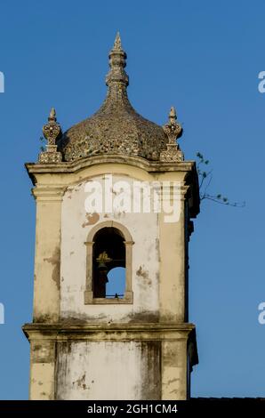 Salvador, Bahia, Brasile - 29 ottobre 2015: Vista della torre della Chiesa di Rosário dos Pretos a Pelourinho. Foto Stock