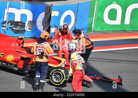 Zandvoort, Paesi Bassi. 4 settembre 2021. 04.09.2021, Circuit Park Zandvoort, Zandvoort, FORMULA 1 HEINEKEN GRAN PREMIO D'OLANDA 2021, nella foto incidente di Carlos Sainz Jr. (ESP # 55), Scuderia Ferrari Mission Winnow Credit: dpa/Alamy Live News Foto Stock