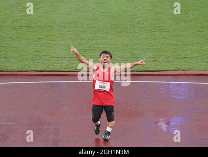 Tokyo, Giappone. 4 settembre 2021. Paralimpiadi: Atletica, uomini, finale, javelin, F41, Allo Stadio Olimpico. Il vincitore Pengxiang Sun (Cina) Grazie. Credit: Marcus Brandt/dpa/Alamy Live News Foto Stock