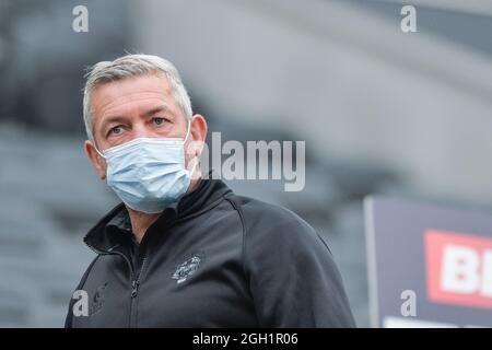 Newcastle, Inghilterra - 4 settembre 2021 l'allenatore di Castleford Tigers Daryl Powell durante il Rugby League Betfred Super League Magic Weekend Castleford Tigers vs Salford Red Devils al St James' Park Stadium, Newcastle, Regno Unito Credit: Dean Williams/Alamy Live News Foto Stock