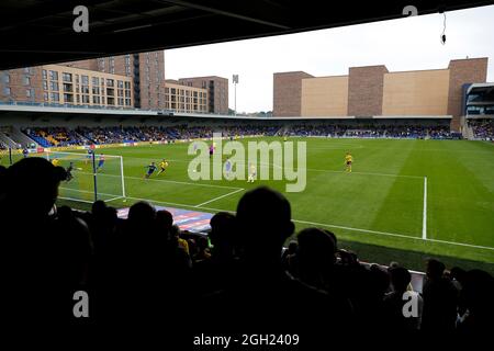 Merton, Londra, Regno Unito. 4 settembre 2021. EFL Championship Football, AFC Wimbledon Versus Oxford City: Cameron Brannagan di Oxford United Spari a guardare i tifosi dell'Oxford United Credit: Action Plus Sports/Alamy Live News Foto Stock