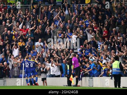 Jack Rudoni di AFC Wimbledon festeggia il terzo gol del gioco durante la partita della Sky Bet League One a Plow Lane, Londra. Data foto: Sabato 4 settembre 2021. Foto Stock