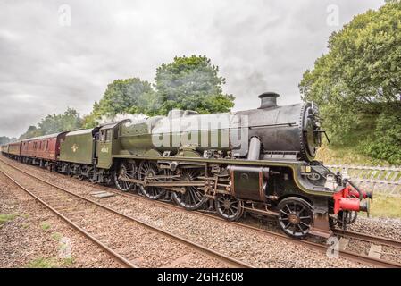 Sierra Leone 45627as il Cumbrian Mountain Express passando attraverso Long Preston il 4 settembre 2021. Railway Touring Company e WCR Ltd Foto Stock