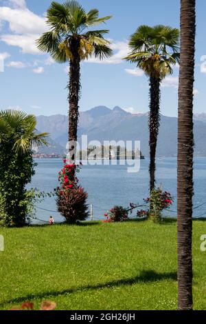 Isole Stresa Borromee. Passeggiata sul lungolago di Stresa verso Isola Bella Foto Stock