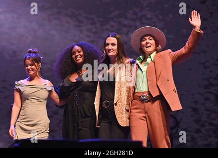 (L-R) Brittney Spencer, Maren Morris, Brandi Carlile e Natalie Hemby delle Highwomen si esibiscono nel corso del 2021 presso la Napa Valley Expo di BottleRock il 03 settembre 2021 a Napa, California. Foto: Casey Flanigan/imageSPACE Foto Stock