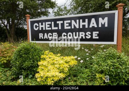 Cheltenham Race Course Platform Sign - GWSR - Gloucestershire Warwickshire Steam Railway Foto Stock