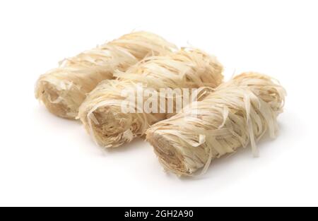 Tre rotoli di accensione in legno isolati su bianco Foto Stock