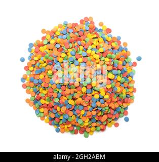Vista dall'alto di colorati confetti rotondi spolverini di caramelle isolati su bianco Foto Stock