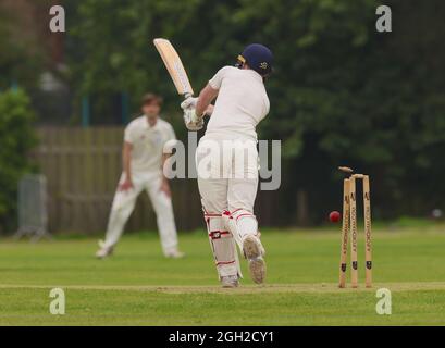 Londra, Regno Unito. 4 Settembre 2021. Londra meridionale, Regno Unito. G H Crawford-Khan ottiene il wicket di Matthew Read e ha finito con le cifre di 6 per 19 fuori 10 overs come Dulwich CC complessivamente battere un indebolito team Dorking CC nella Surrey Championship Division 2 a Dulwich, South London. David Rowe/Alamy Live News Foto Stock