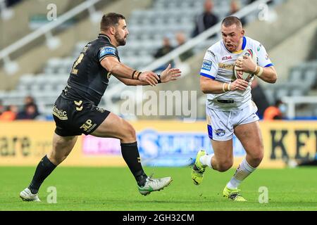 Cameron Smith (17) di Leeds Rhinos in azione Foto Stock