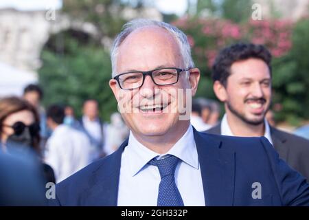 Roma, Italia. 2 settembre 2021. Roberto Gualtieri, candidato al Sindaco di Roma durante la manifestazione inaugurale della campagna elettorale di Roberto Gualtieri, candidato al Sindaco di Roma, in Piazza della bocca della Verità a Roma, il 2 settembre 2021. Hanno partecipato anche il Sindaco di Barcellona Ada Colau e il Presidente della Regione Lazio Nicola Zingaretti. (Foto di Matteo Nardone/Pacific Press/Sipa USA) Credit: Sipa USA/Alamy Live News Foto Stock