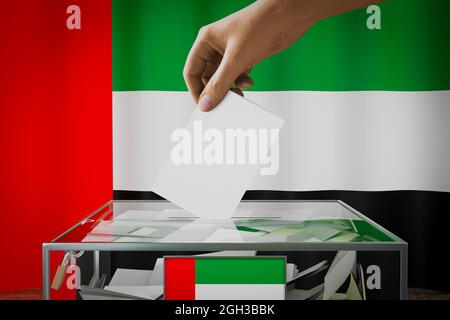 Bandiera degli Emirati Arabi Uniti, mano che cade la scheda di voto in una scatola - voto, concetto elettorale - illustrazione 3D Foto Stock